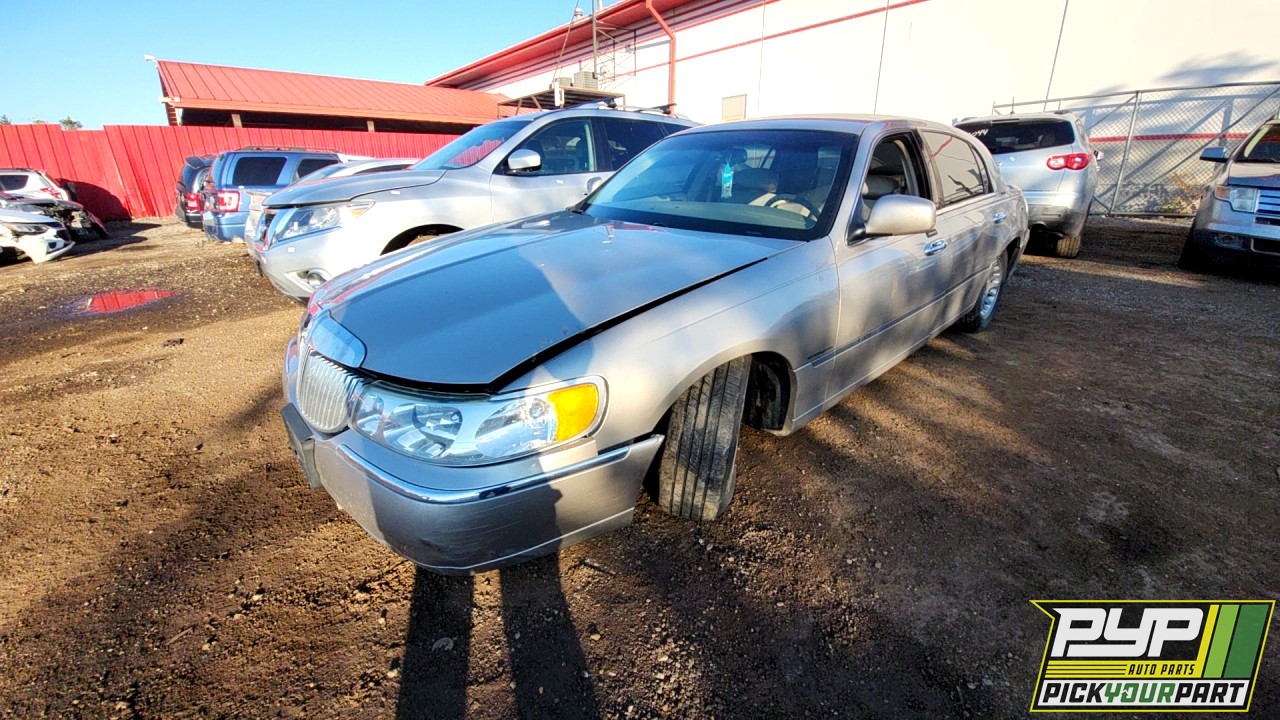 2002 LINCOLN TOWN CAR available for parts