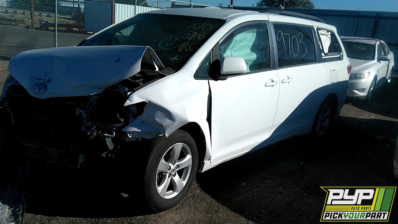 2015 TOYOTA SIENNA partes disponibles