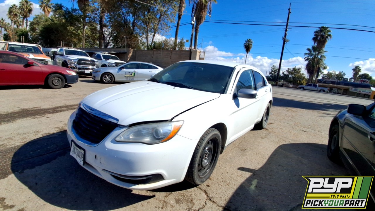 2013 CHRYSLER 200 partes disponibles