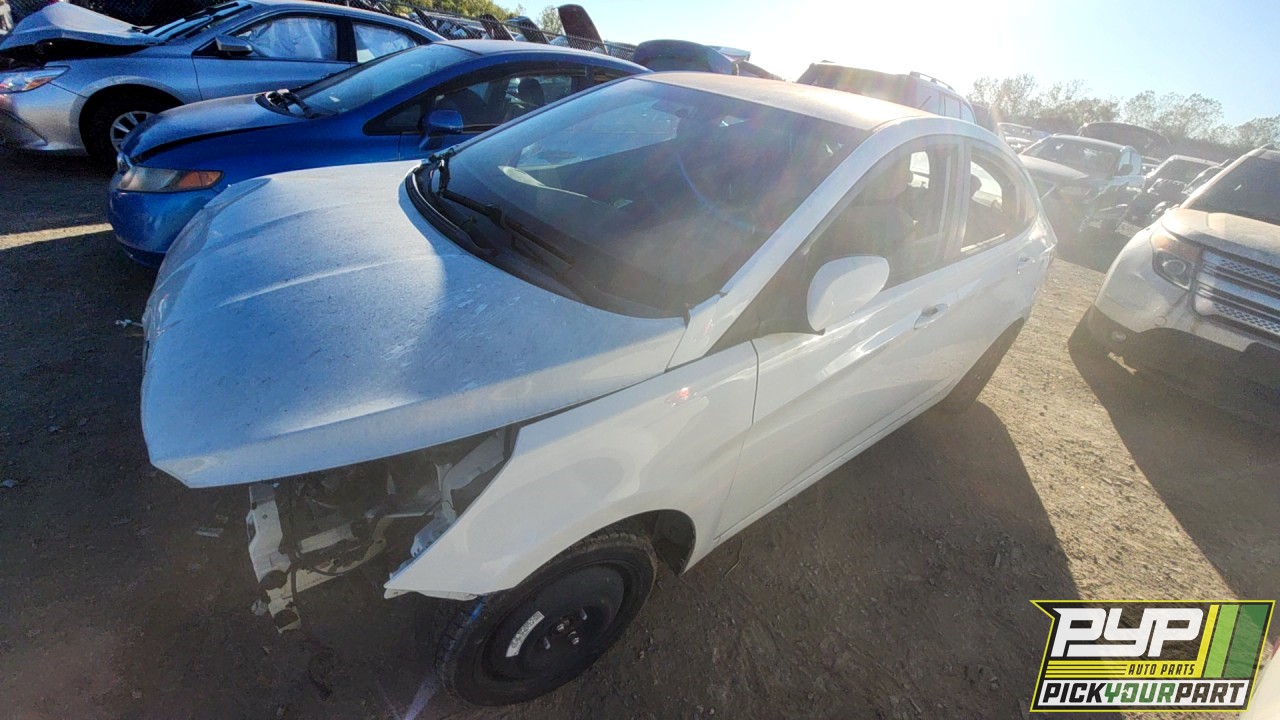 2012 HYUNDAI ACCENT partes disponibles