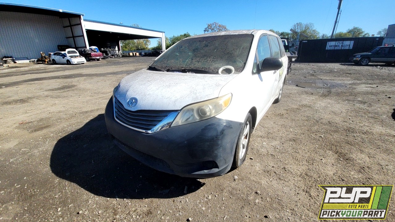 2011 TOYOTA SIENNA partes disponibles
