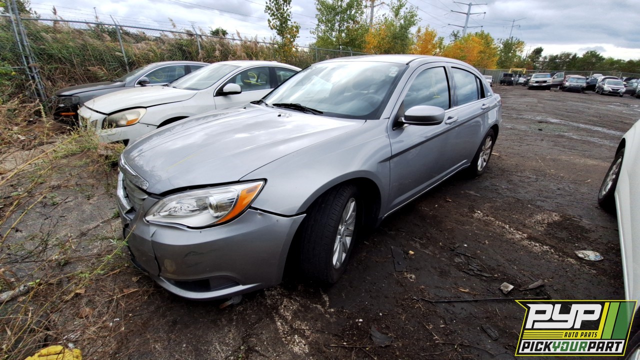 2013 CHRYSLER 200 partes disponibles