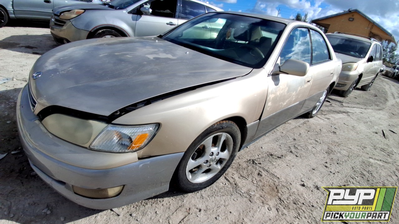 2001 LEXUS ES300 partes disponibles