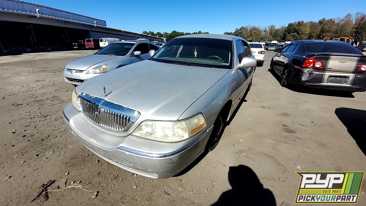 2004 LINCOLN TOWN CAR available for parts
