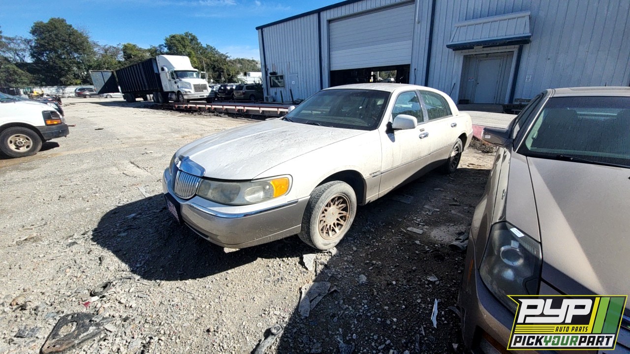 2002 LINCOLN TOWN CAR available for parts