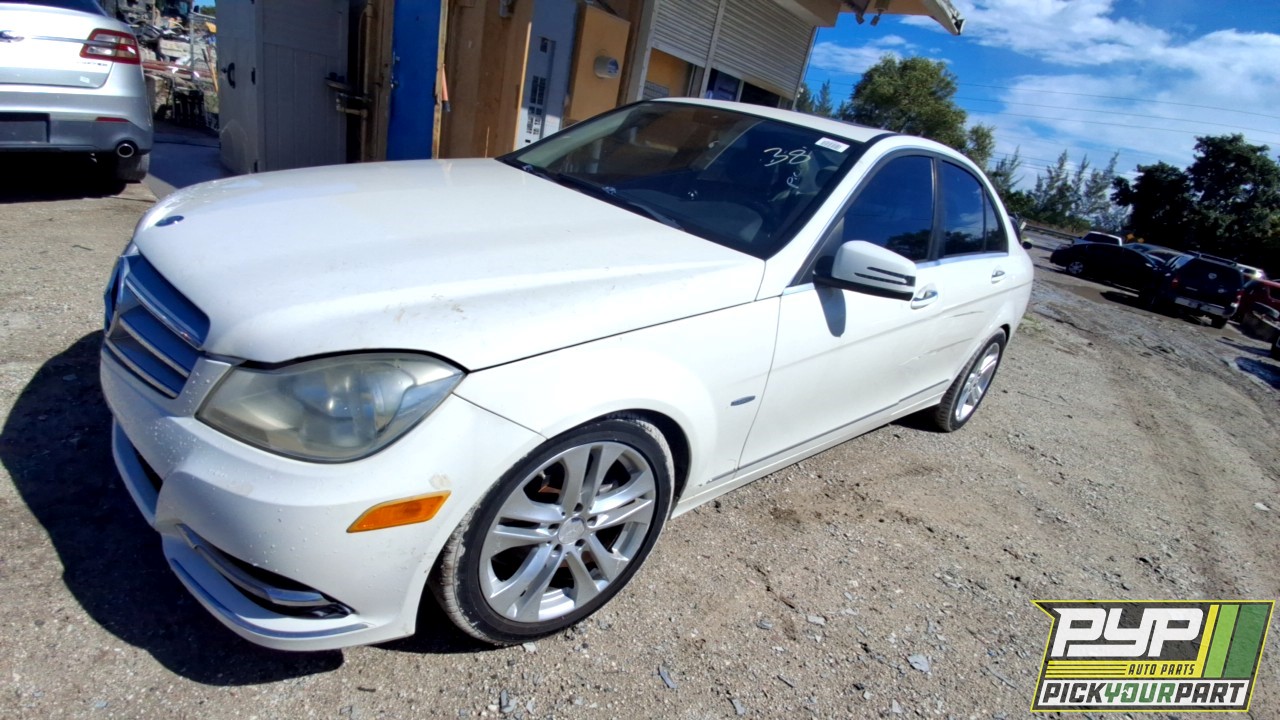 2012 MERCEDES-BENZ C250 partes disponibles