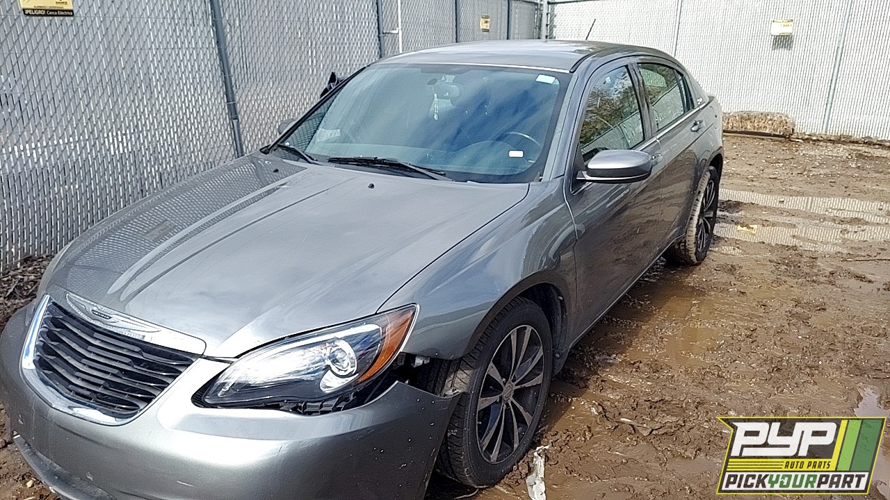 2013 CHRYSLER 200 partes disponibles