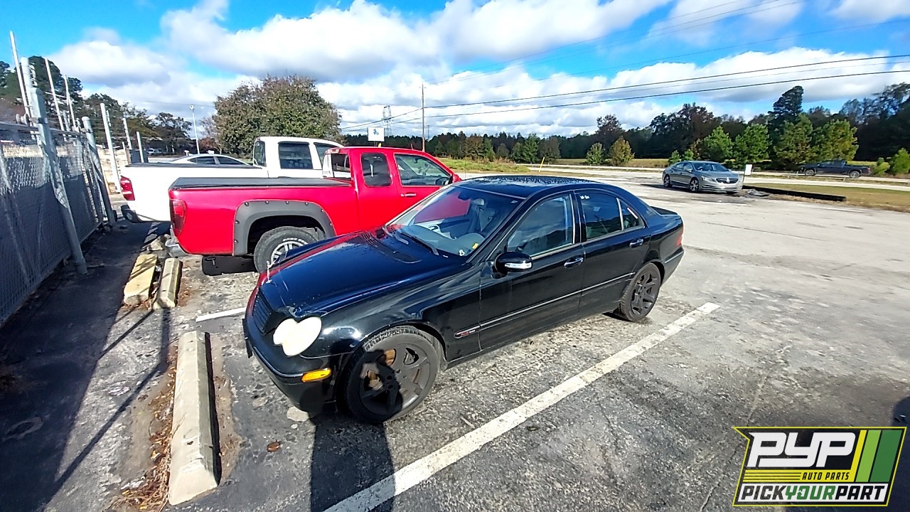 2004 MERCEDES-BENZ C240 partes disponibles