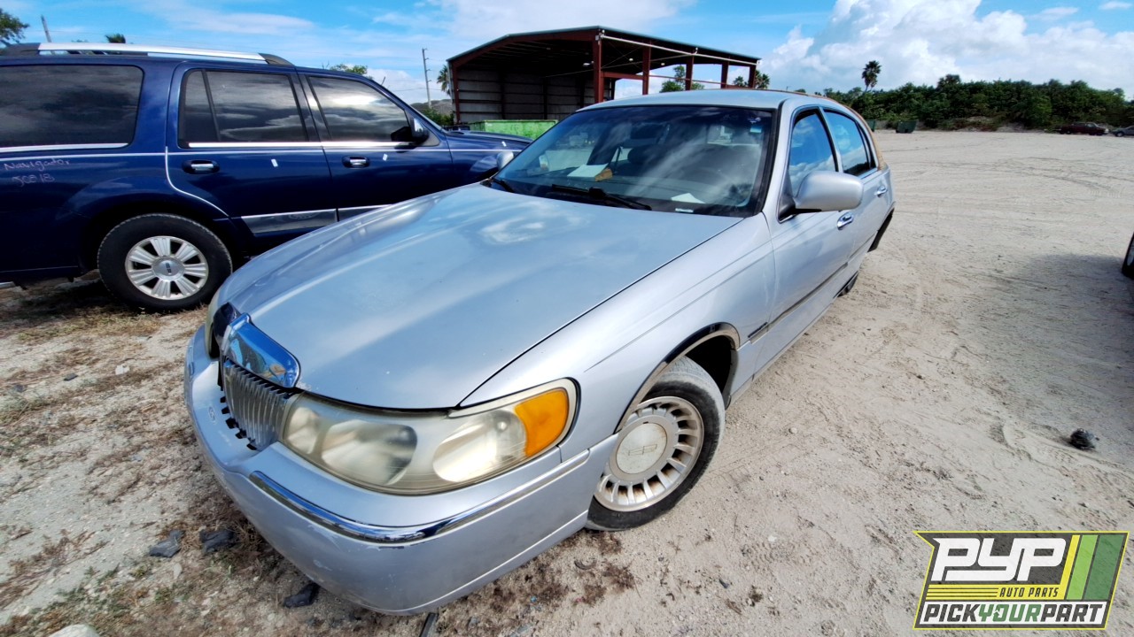 2000 LINCOLN TOWN CAR available for parts