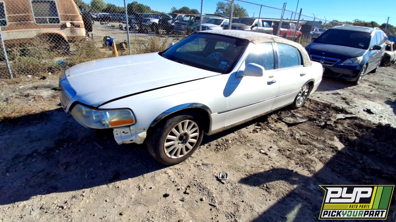 2003 LINCOLN TOWN CAR available for parts