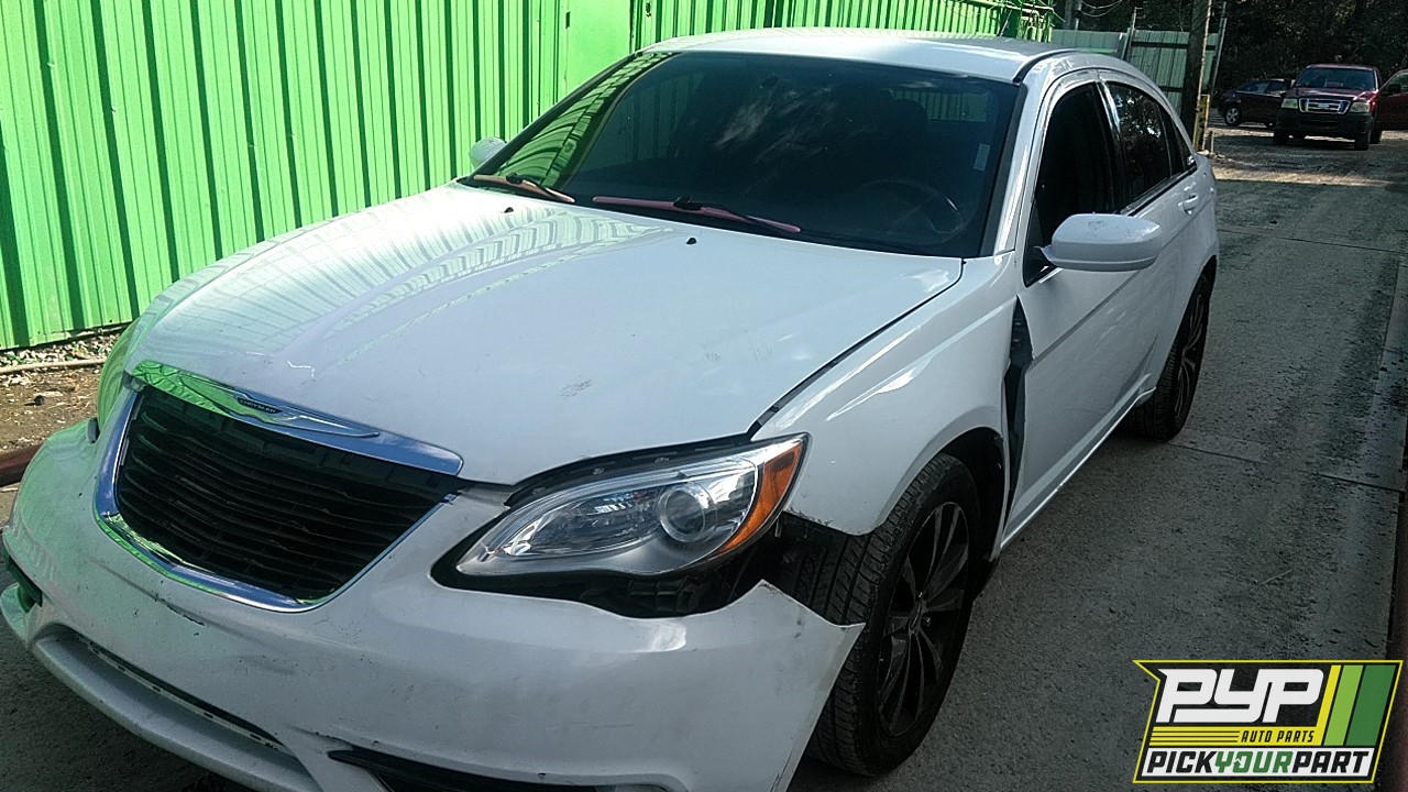 2013 CHRYSLER 200 partes disponibles