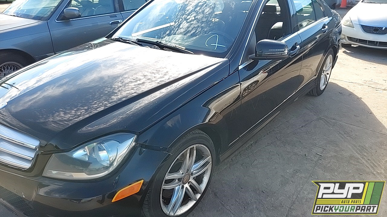 2013 MERCEDES-BENZ C300 partes disponibles
