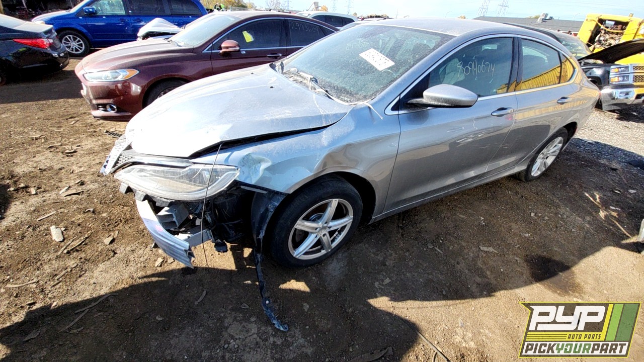 2015 CHRYSLER 200 partes disponibles