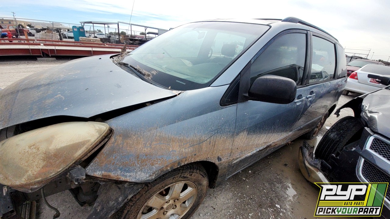 2004 TOYOTA SIENNA available for parts