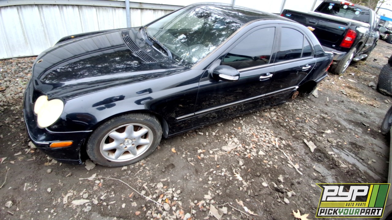 2004 MERCEDES-BENZ C240 partes disponibles