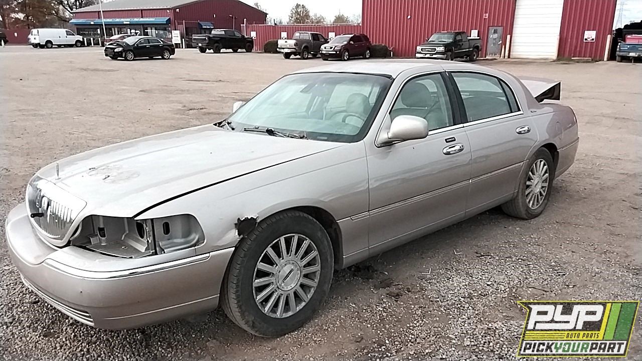 2003 LINCOLN TOWN CAR partes disponibles