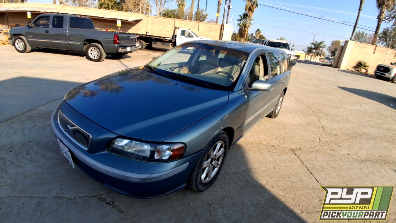 2004 VOLVO V70 partes disponibles