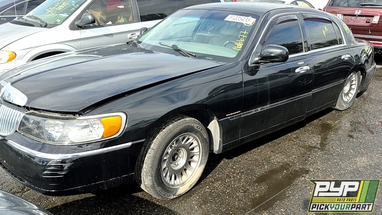 2002 LINCOLN TOWN CAR partes disponibles