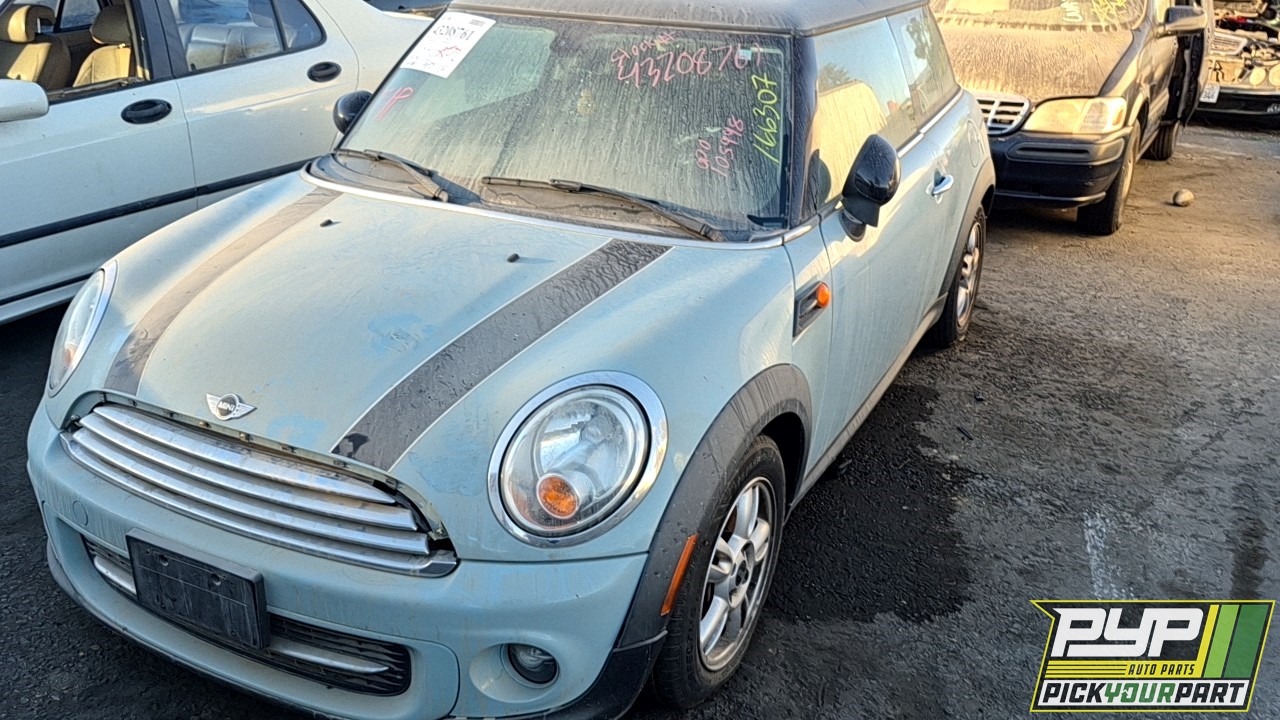 2013 MINI COOPER partes disponibles