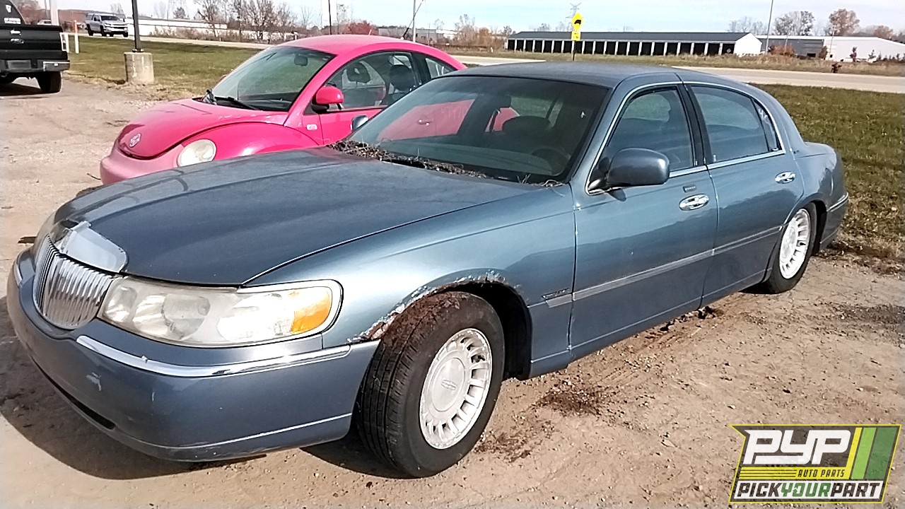 2000 LINCOLN TOWN CAR available for parts