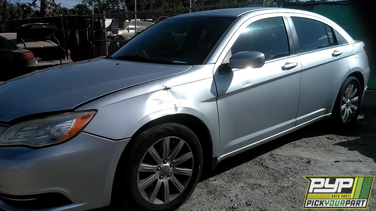 2012 CHRYSLER 200 partes disponibles