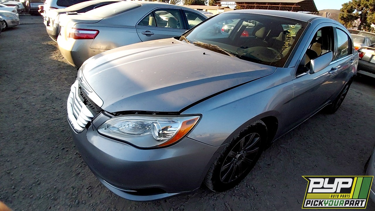 2013 CHRYSLER 200 partes disponibles