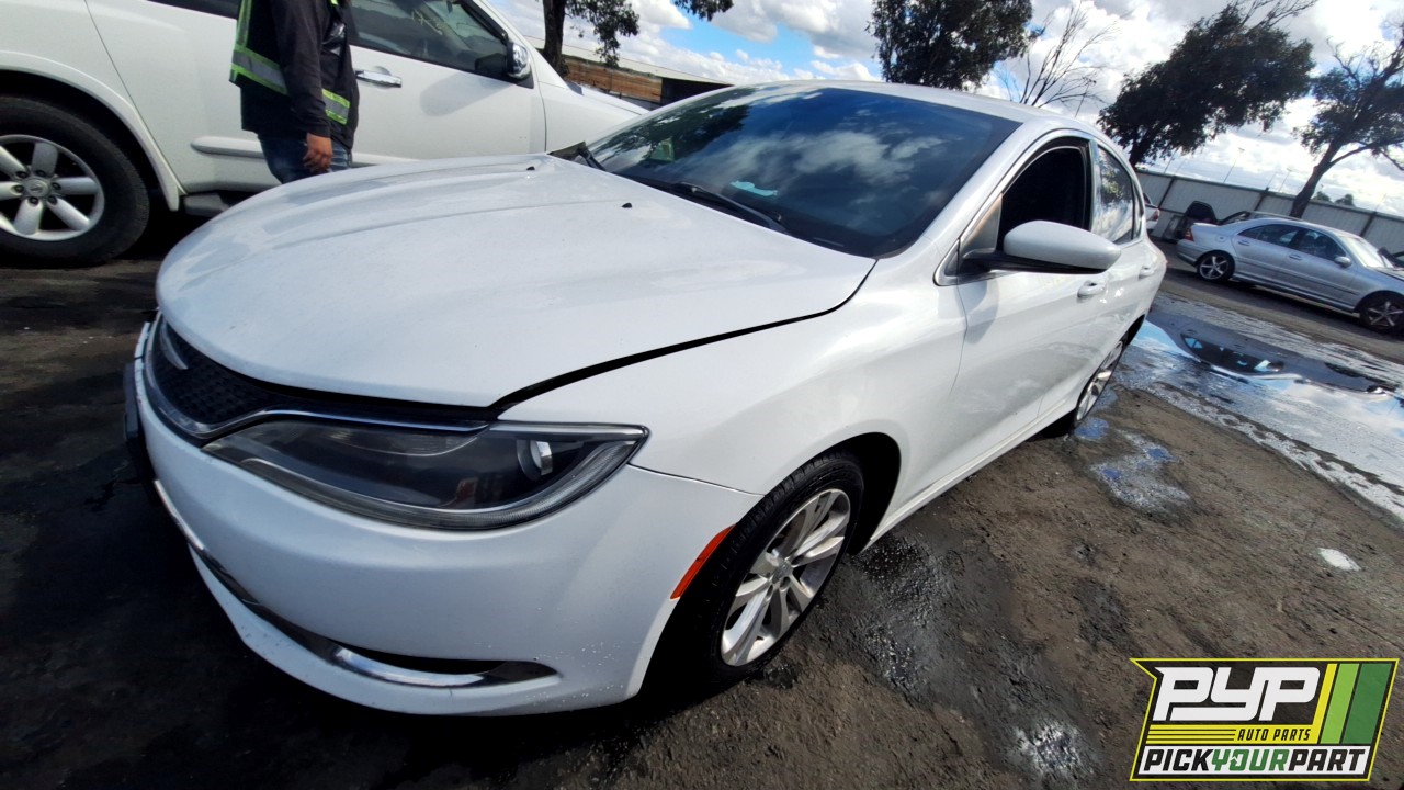 2015 CHRYSLER 200 partes disponibles