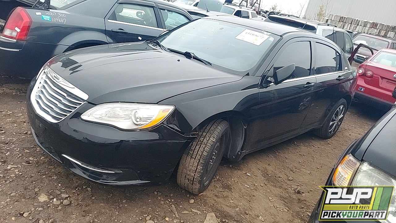 2013 CHRYSLER 200 partes disponibles