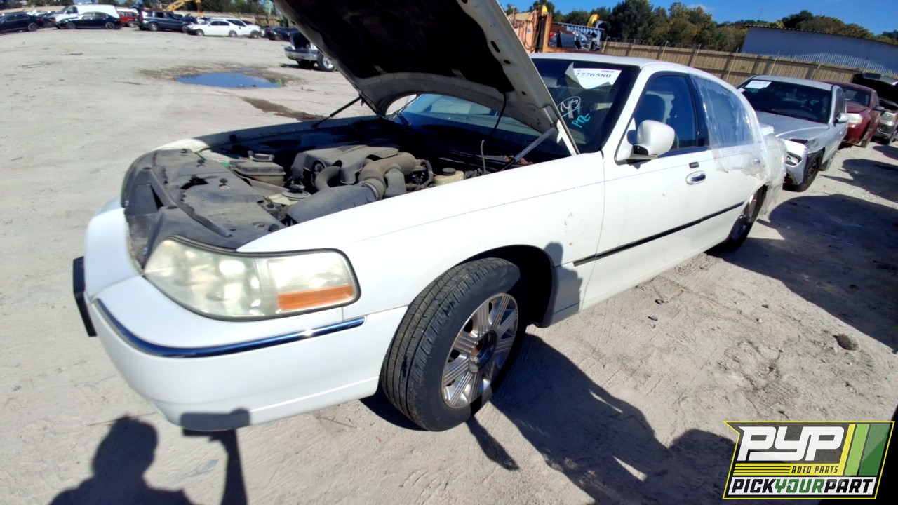 2004 LINCOLN TOWN CAR available for parts