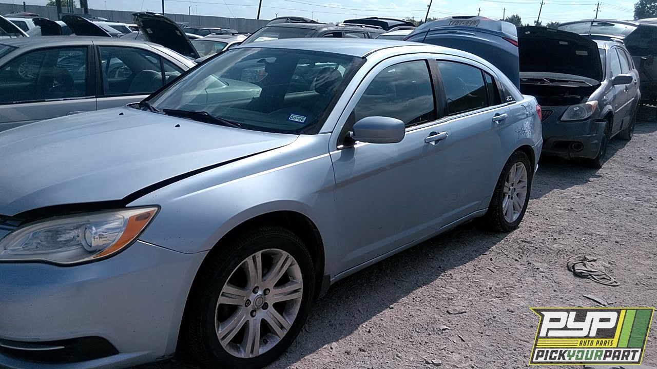 2013 CHRYSLER 200 partes disponibles