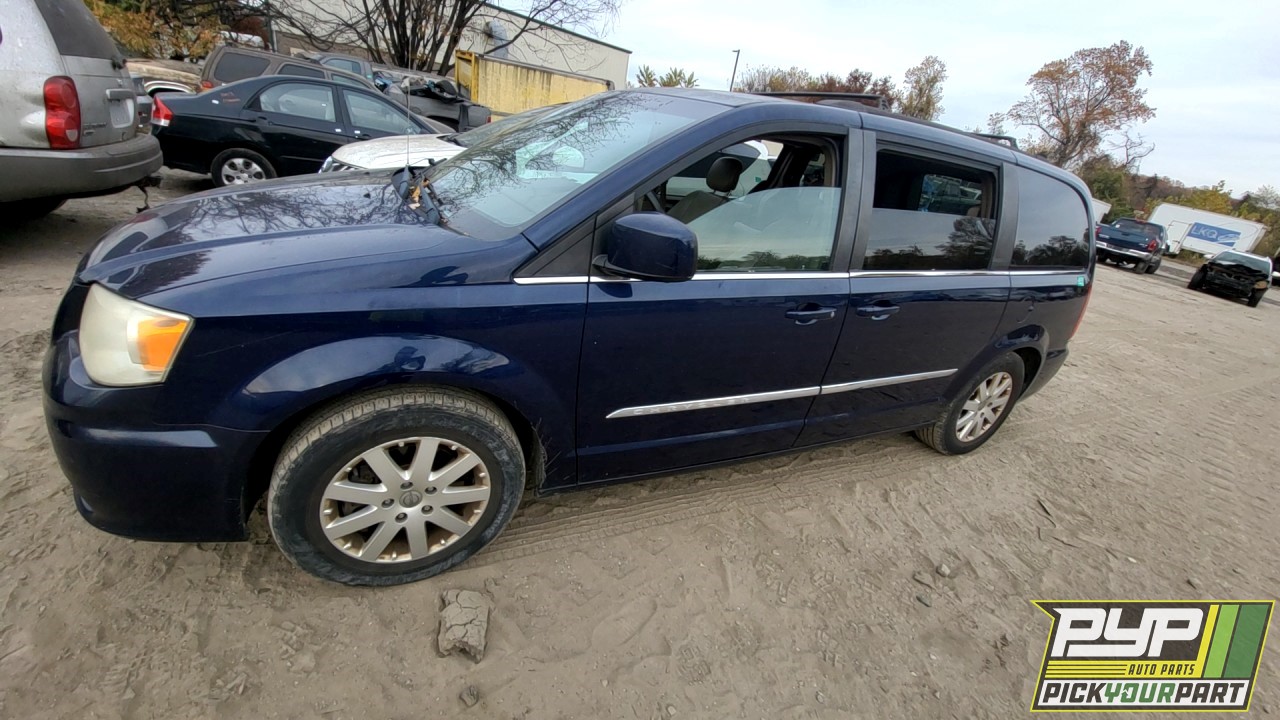 2013 CHRYSLER TOWN & COUNTRY partes disponibles