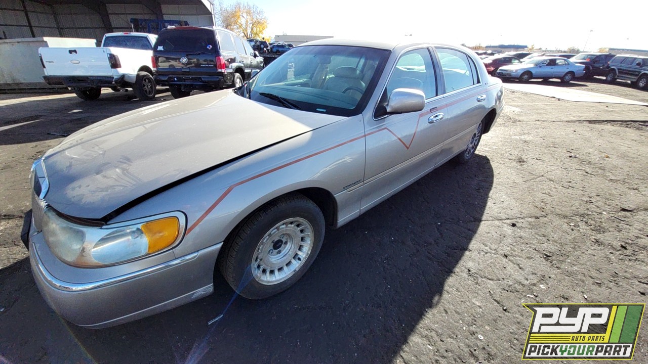 2000 LINCOLN TOWN CAR available for parts