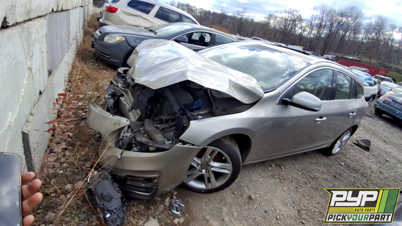 2015 VOLVO V60 partes disponibles