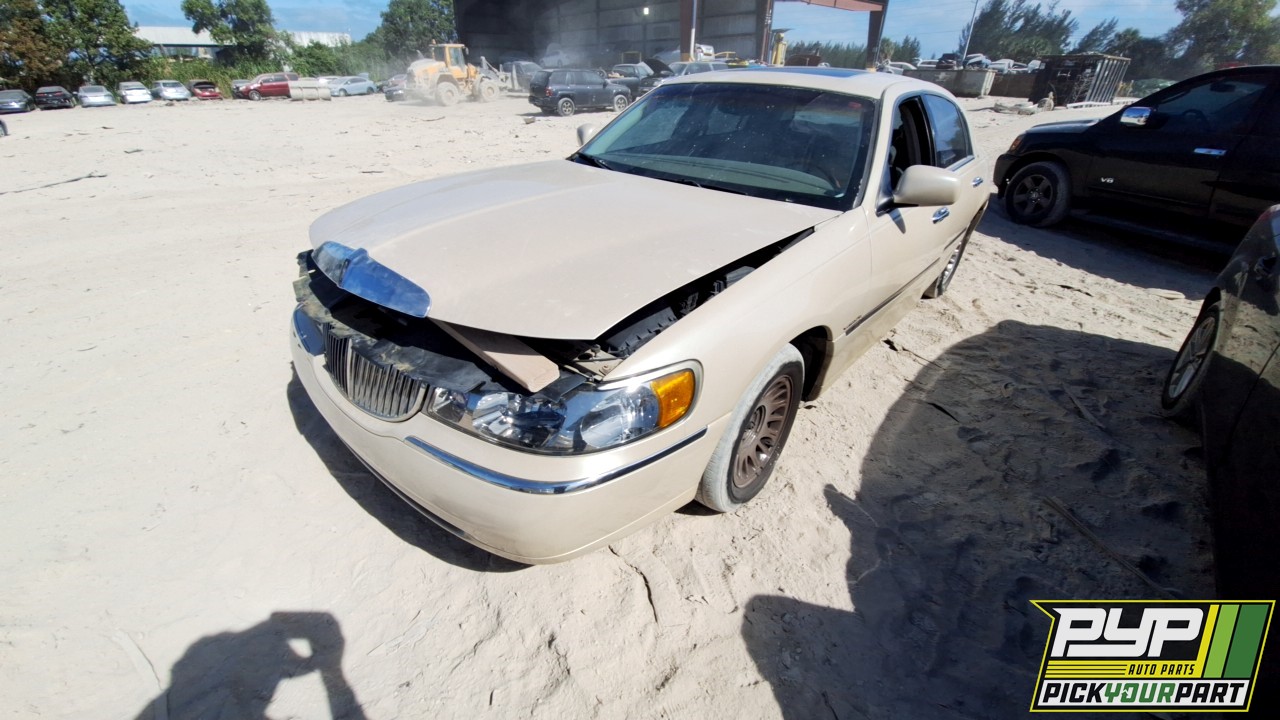 2001 LINCOLN TOWN CAR partes disponibles