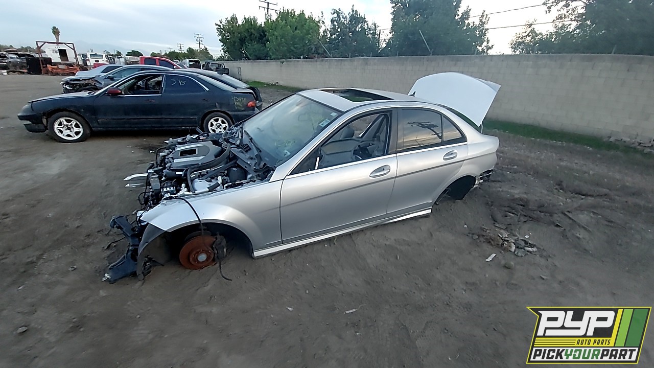 2011 MERCEDES-BENZ C300 partes disponibles