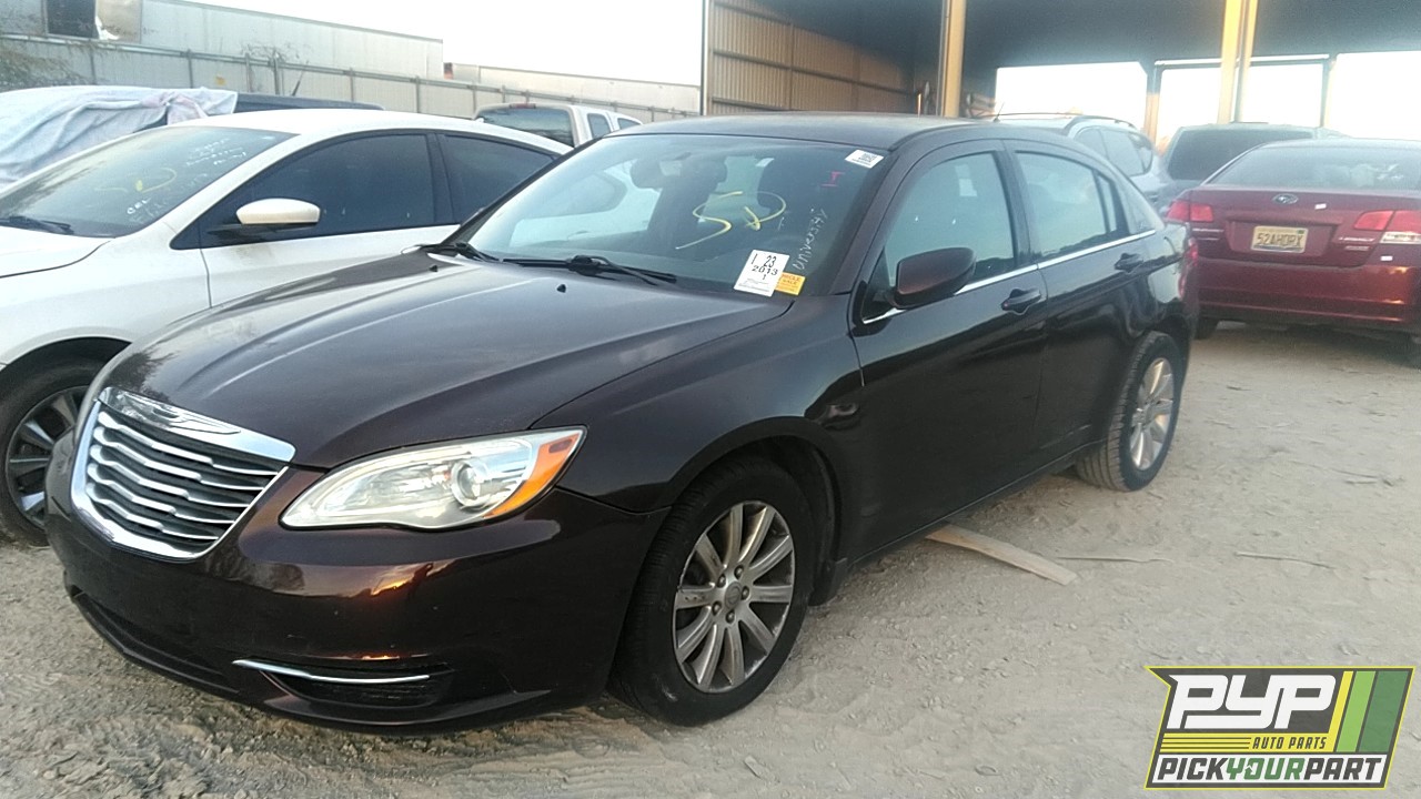 2013 CHRYSLER 200 partes disponibles