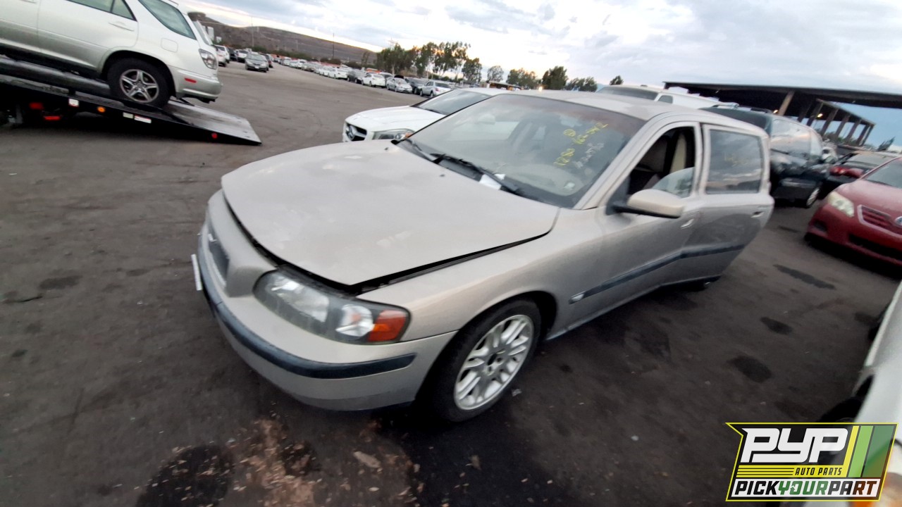 2004 VOLVO V70 partes disponibles