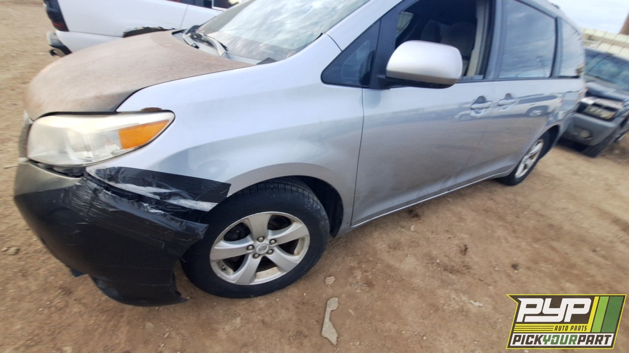 2012 TOYOTA SIENNA partes disponibles