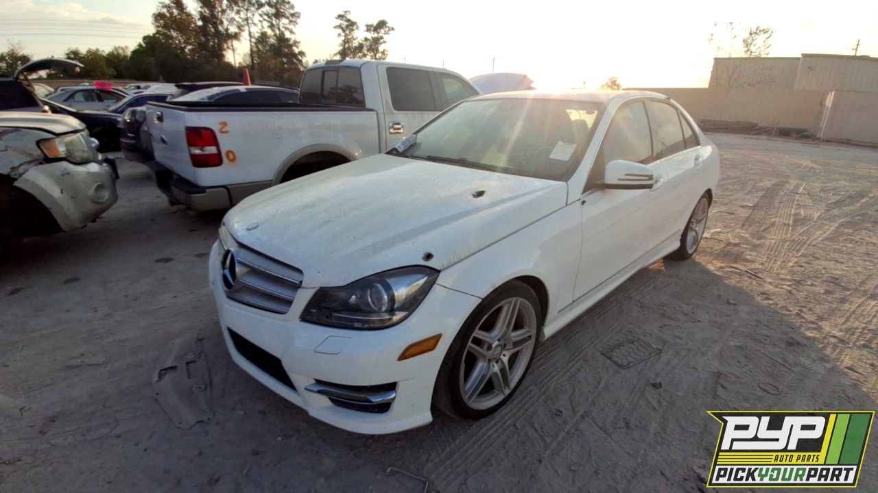 2013 MERCEDES-BENZ C250 partes disponibles