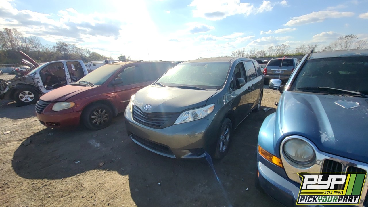 2011 TOYOTA SIENNA partes disponibles
