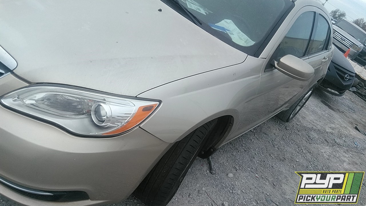 2013 CHRYSLER 200 partes disponibles