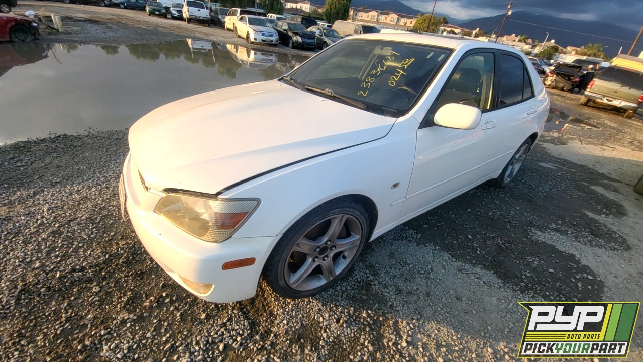 2001 LEXUS IS300 partes disponibles