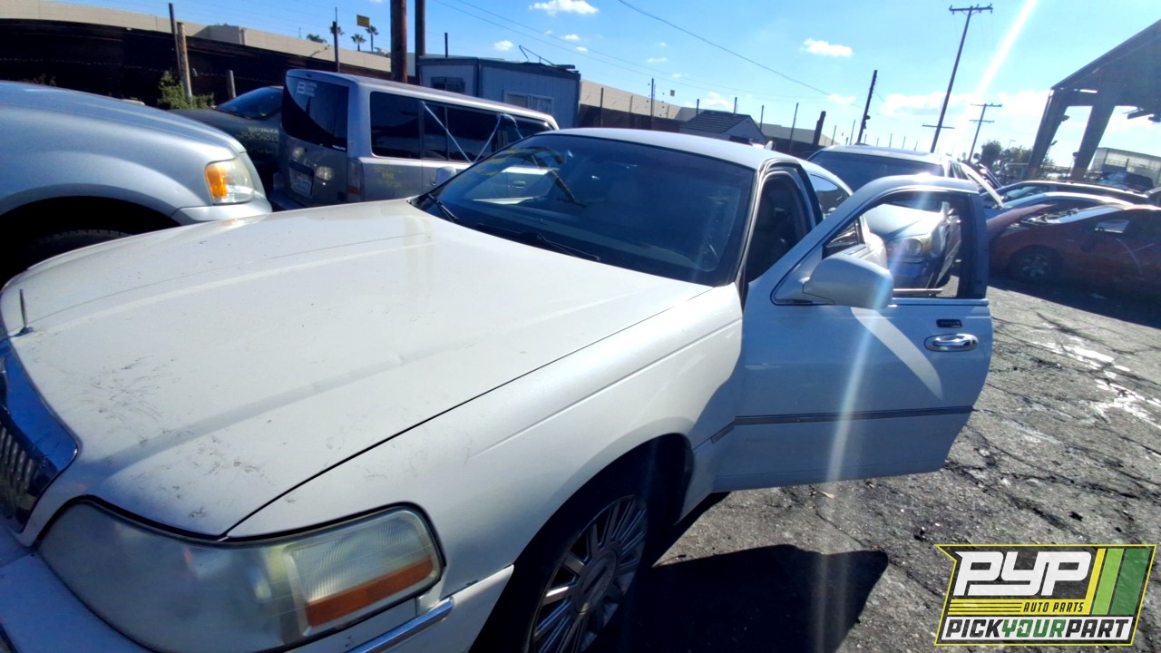 2003 LINCOLN TOWN CAR available for parts