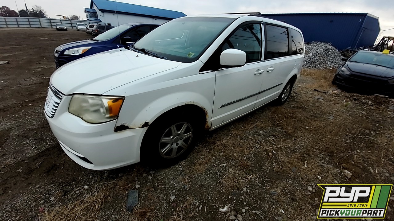 2013 CHRYSLER TOWN & COUNTRY partes disponibles