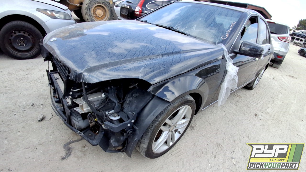 2013 MERCEDES-BENZ C250 partes disponibles