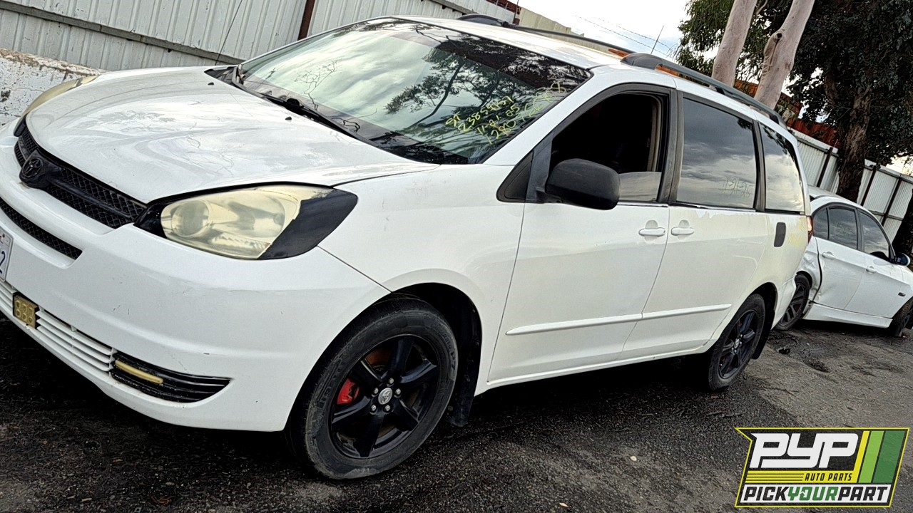 2004 TOYOTA SIENNA partes disponibles