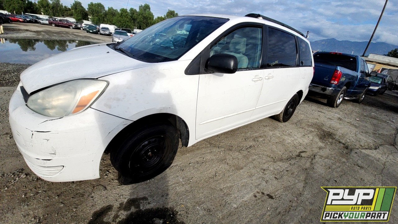 2004 TOYOTA SIENNA partes disponibles