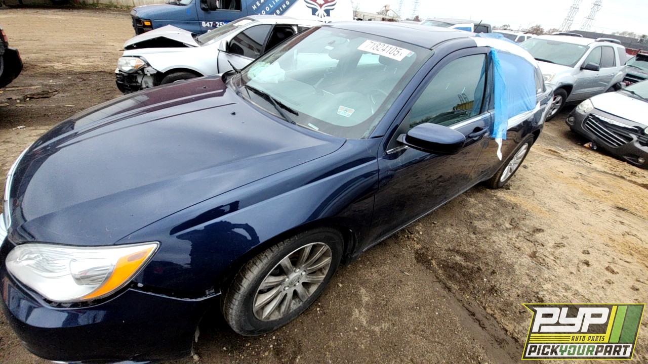 2013 CHRYSLER 200 partes disponibles