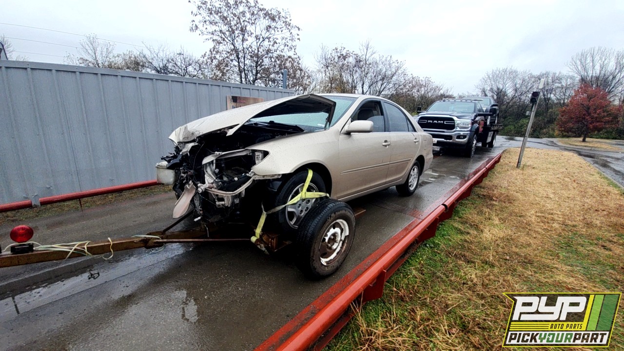 2003 TOYOTA CAMRY partes disponibles