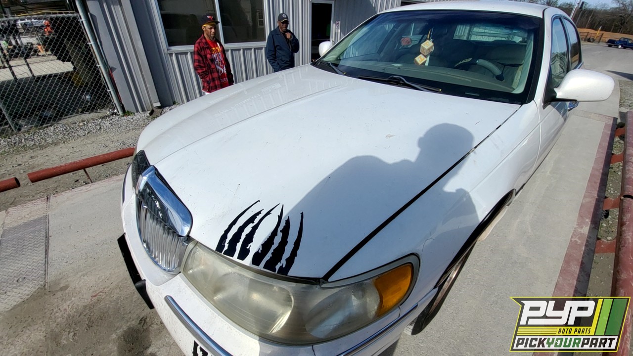 2000 LINCOLN TOWN CAR available for parts